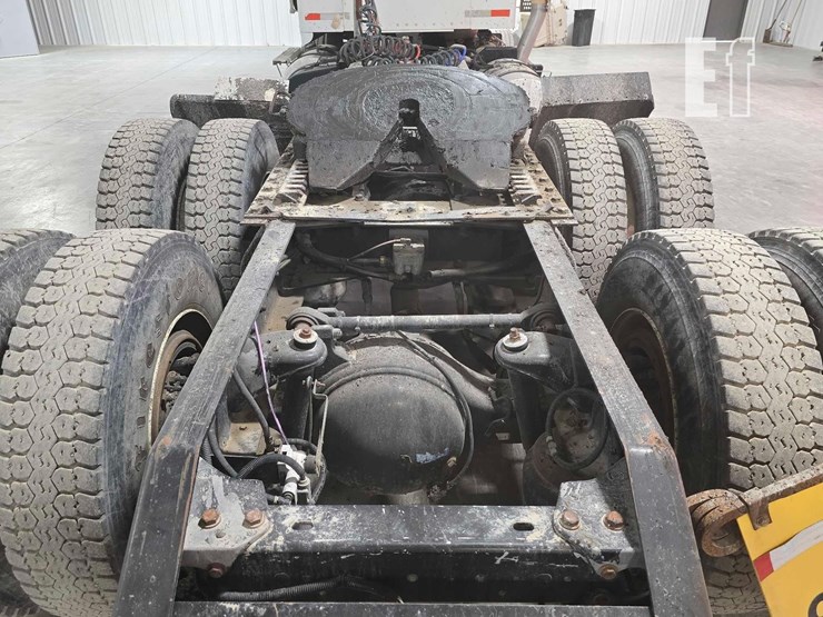 2012-kenworth-t800-image-16