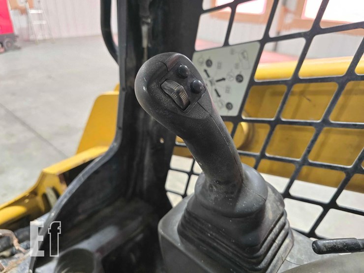 2022-caterpillar-259d3-image-13