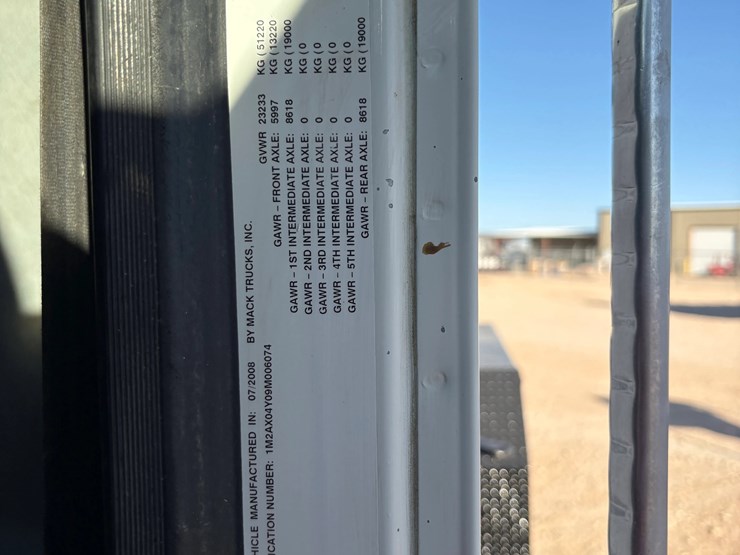 2009-mack-granite-gu713-image-13