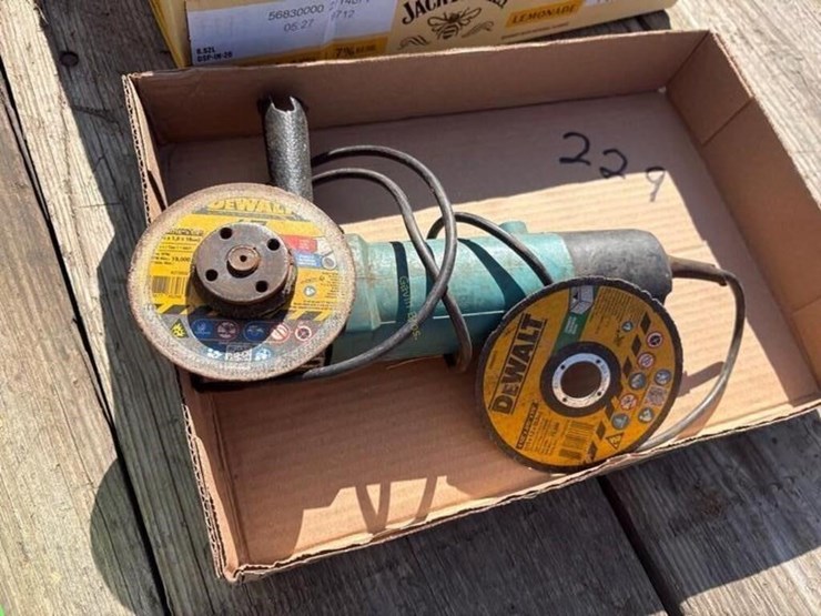 makita-grinder-image-1