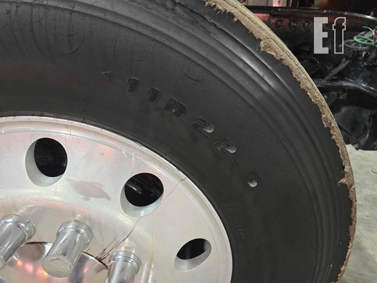 2013-freightliner-cascadia-125-image-28