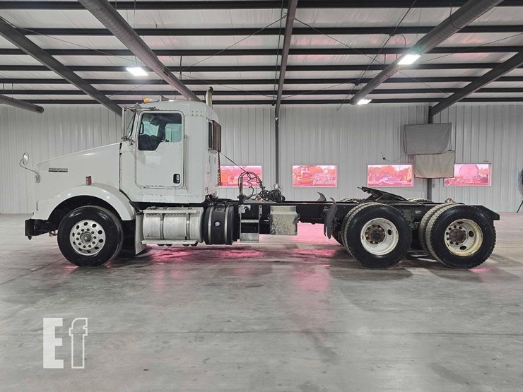 2012-kenworth-t800-image-5