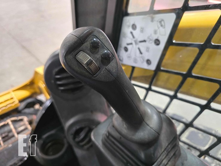 2022-caterpillar-289d3-image-16