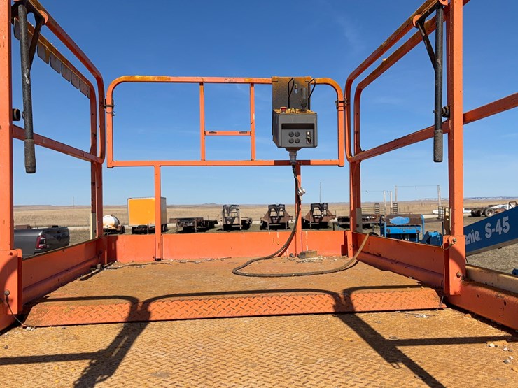 2007-jlg-260mrt-image-13