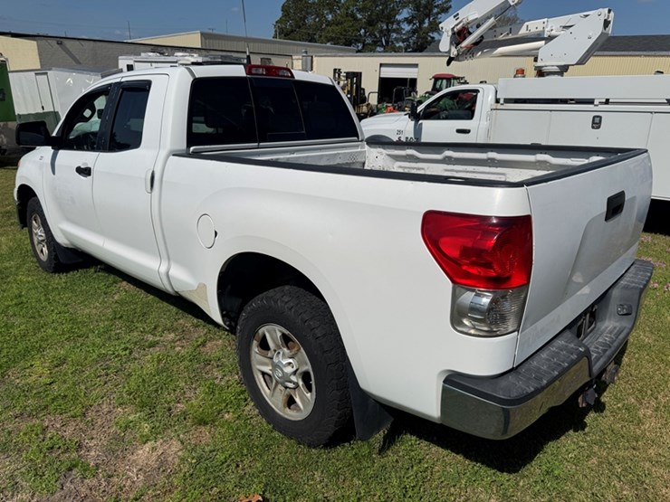 toyota-tundra-sr5-image-4