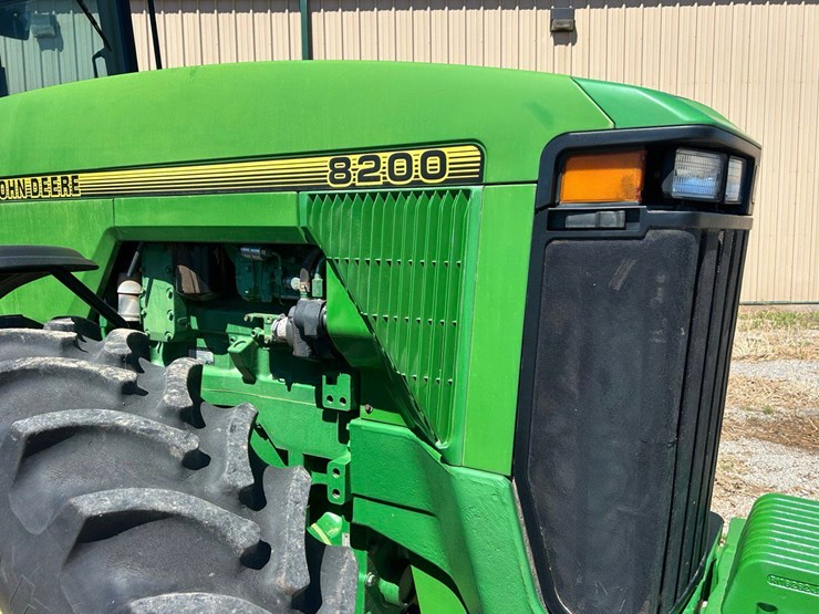 1996-john-deere-8200-image-13
