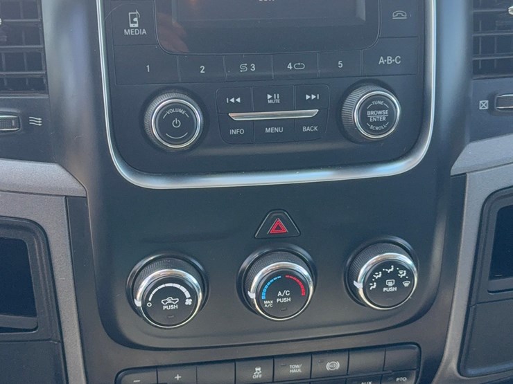 2017-ram-3500-hd-image-16