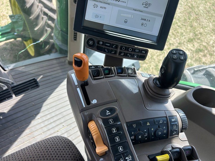 2017-john-deere-8270r-image-24
