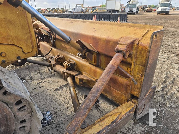 1982-caterpillar-d6d-image-11