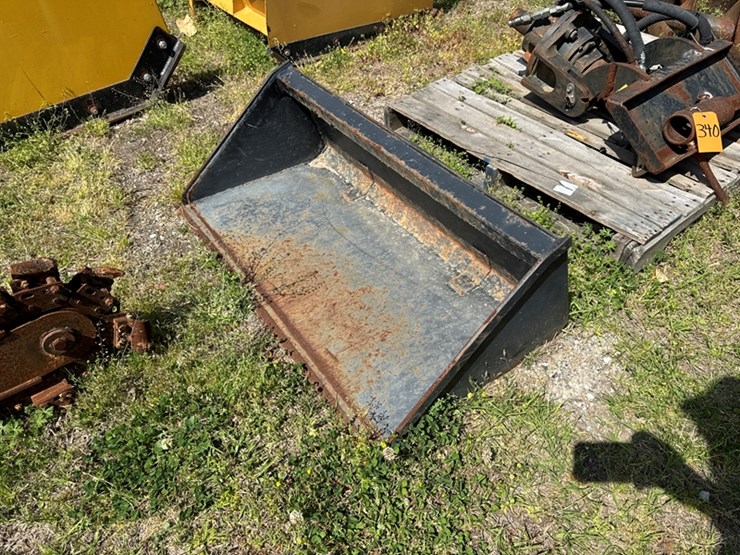 toro-40"-front-bucket-image-1