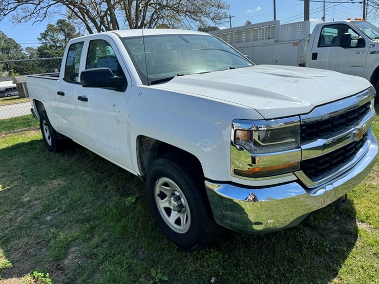 2017-chevrolet-silverado-1500-image-2
