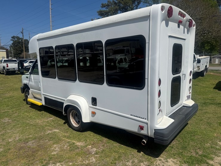 2018-ford-e350-image-4