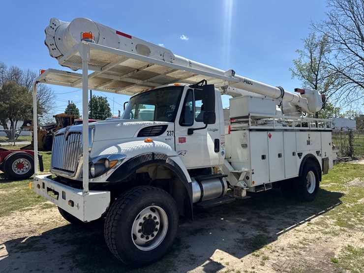 2011-international-7300-image-1