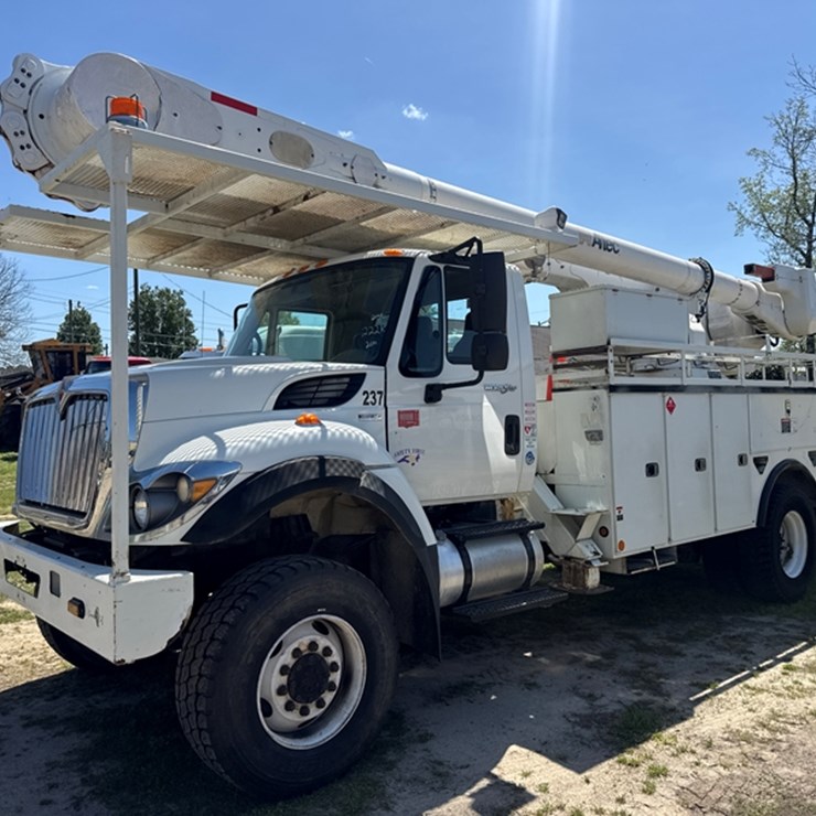 2011 INTERNATIONAL 7300