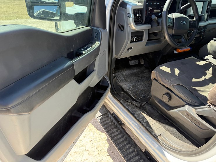 2023-ford-f250-image-13