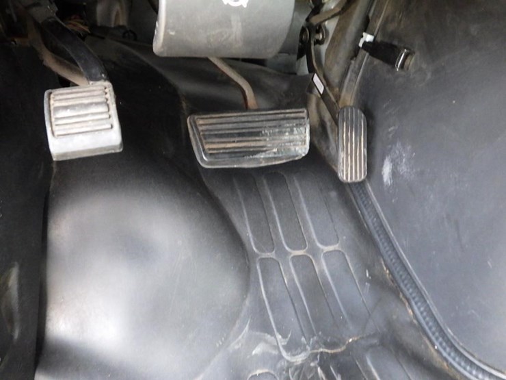 2003-chevrolet-3500-image-24