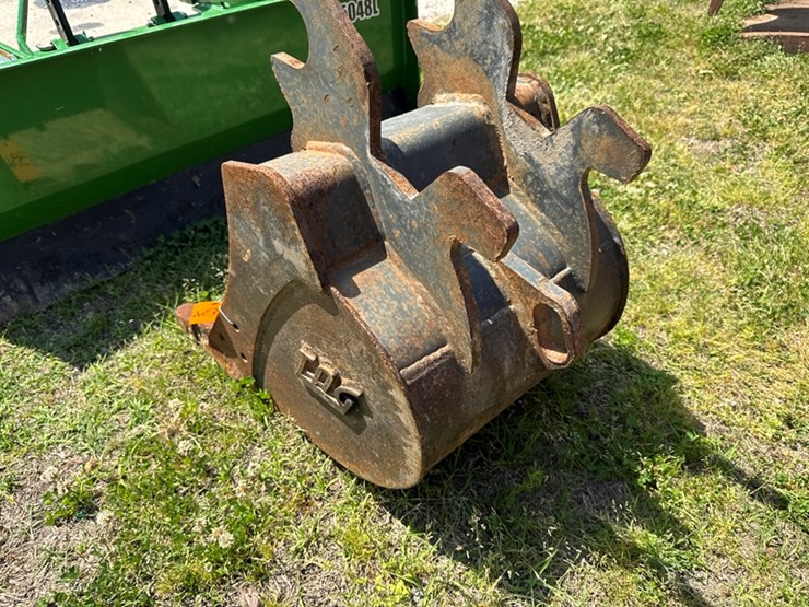 17"-digging-bucket-image-4