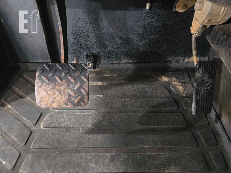 2014-caterpillar-tl1055c-image-15