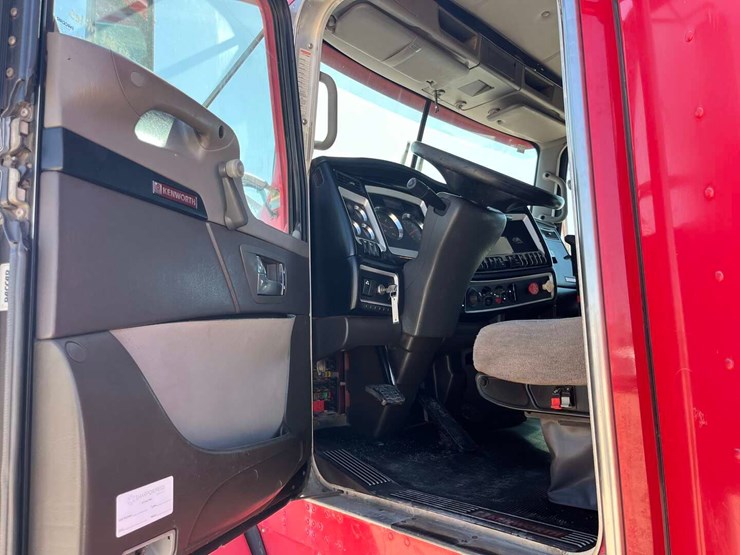 2011-kenworth-t800-image-11