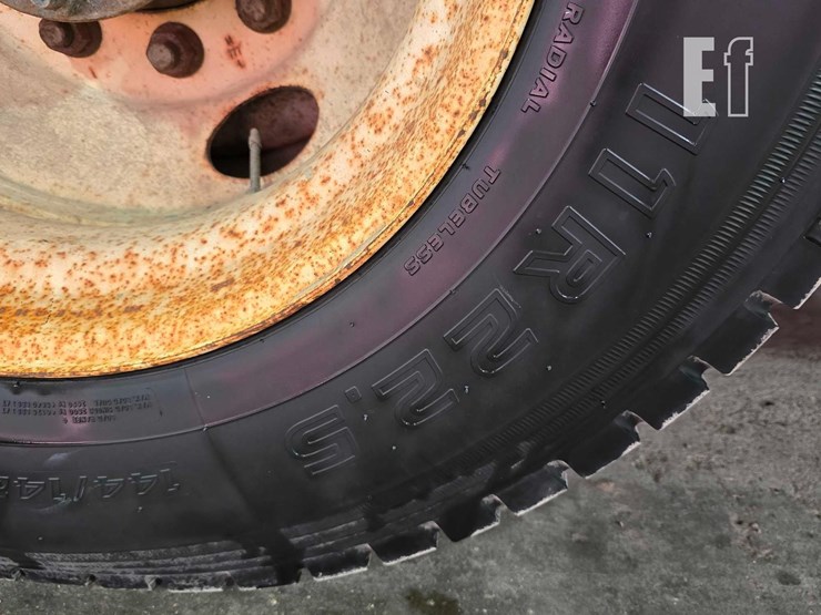 2012-freightliner-m2-106-image-41