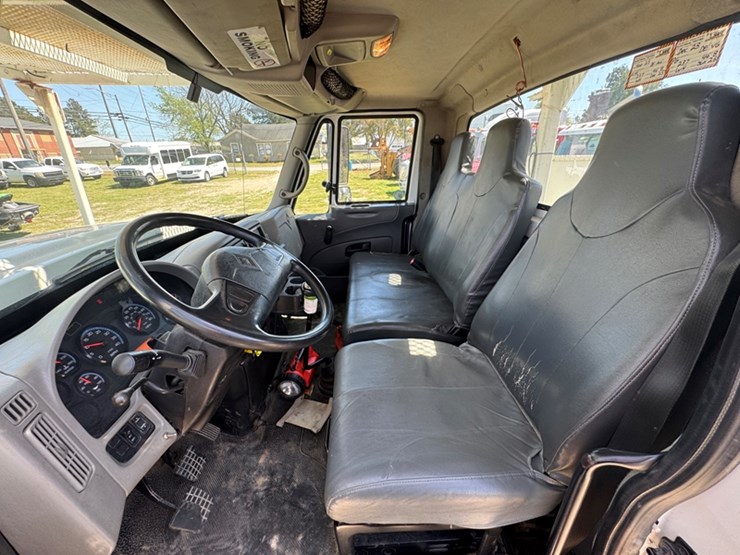 2011-international-7300-image-12