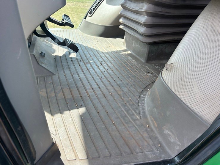 2017-john-deere-8270r-image-19