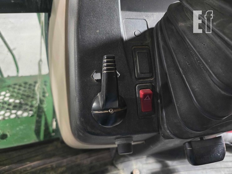 2011-john-deere-4630-image-13