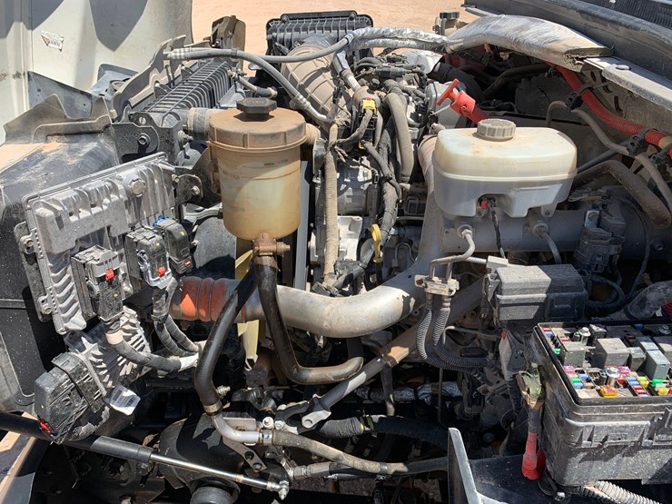 2022-chevrolet-silverado-6500hd-image-7