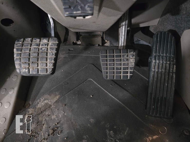 2014-freightliner-cascadia-125-image-11