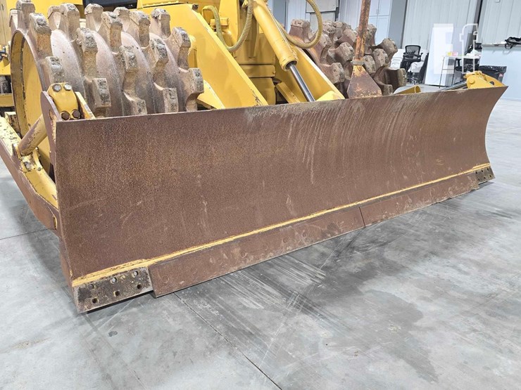 2015-caterpillar-815f-2-image-10