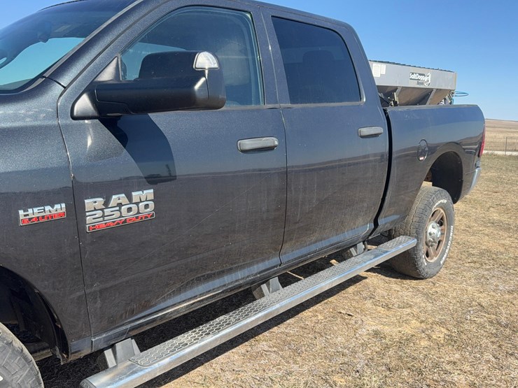 2015-dodge-2500-image-17