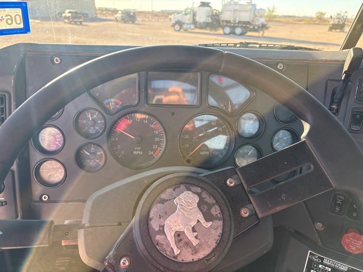 2009-mack-granite-gu713-image-12