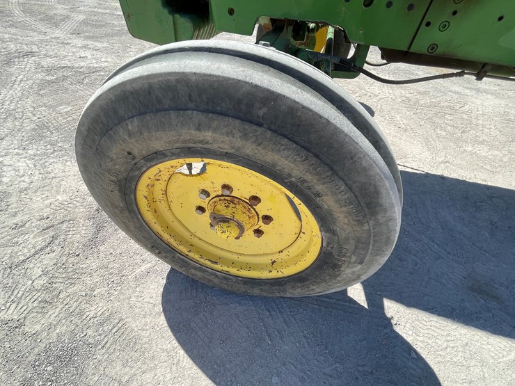 john-deere-3055-image-43