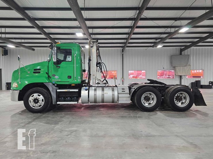 2017-mack-pinnacle-cxu613-image-5