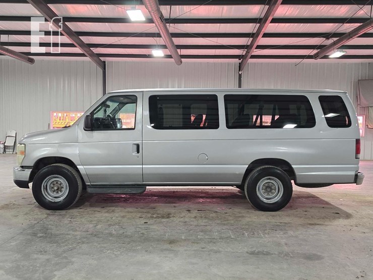 2011-ford-e350-xlt-image-5