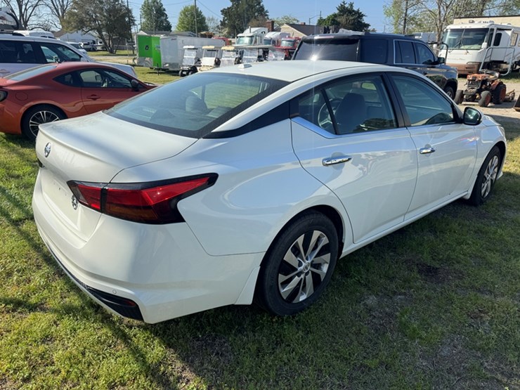 2020-nissan-altima-s-sedan-4-door-62,716-miles-showing---1n4bl4bv9lc114989-image-3