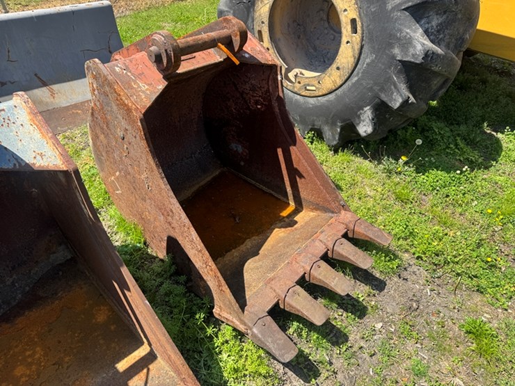 34"-excavator-bucket-image-2
