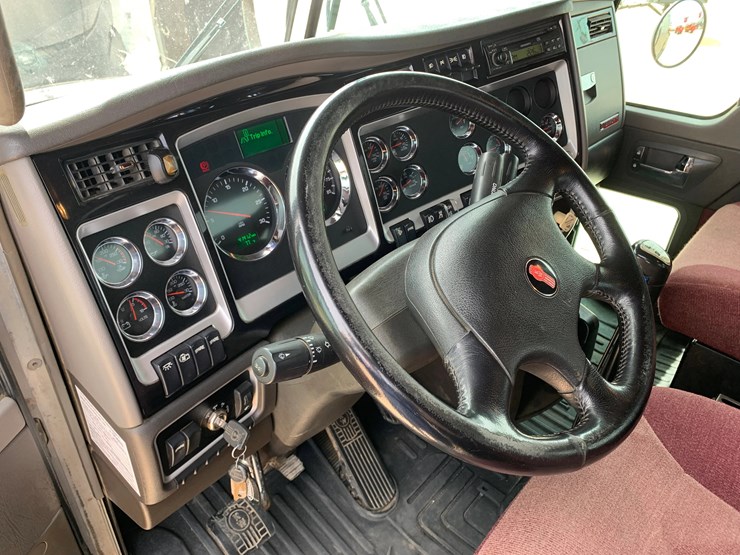 2013-kenworth-t800-image-17