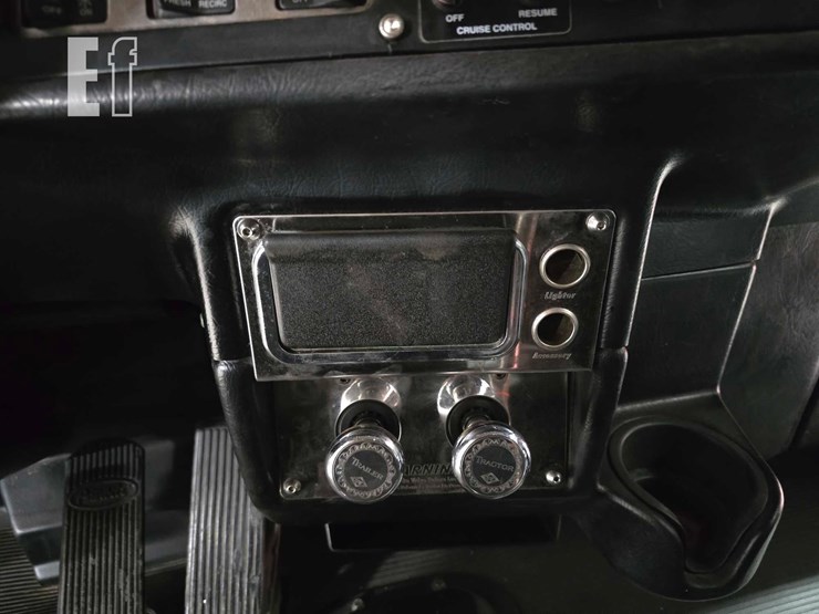 2002-peterbilt-378-image-16