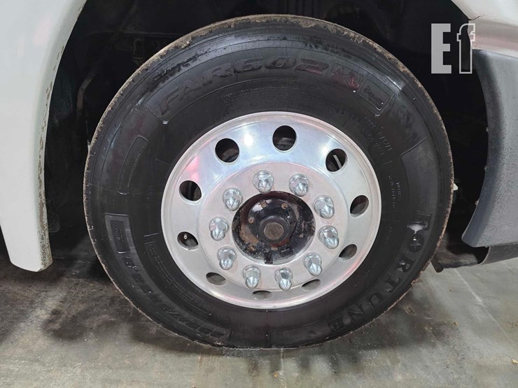 2014-freightliner-cascadia-125-image-26