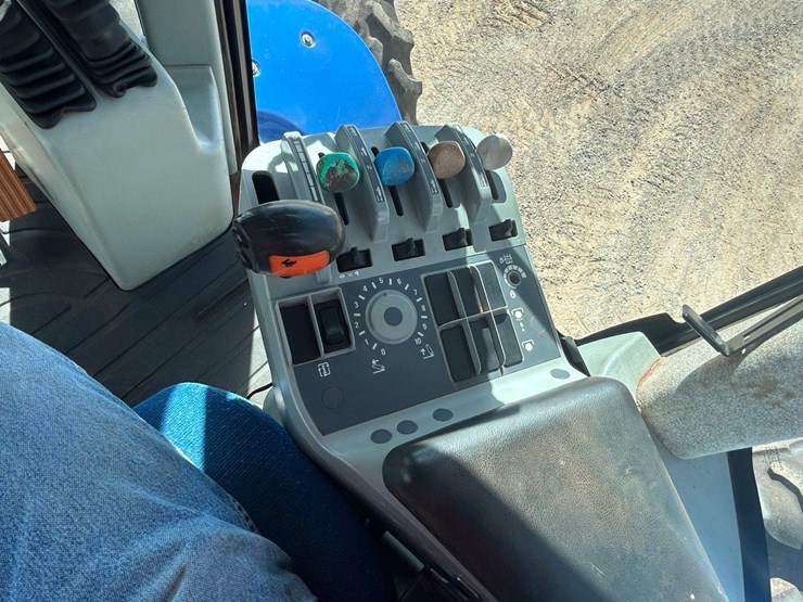 2010-new-holland-t9020-image-17