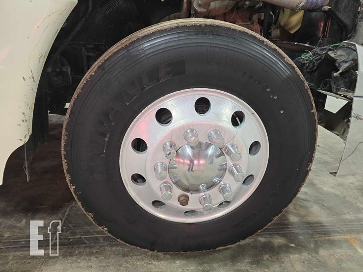 2013-freightliner-cascadia-125-image-27