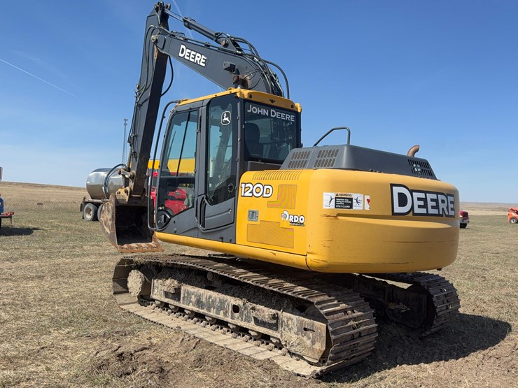 deere-120d-image-5