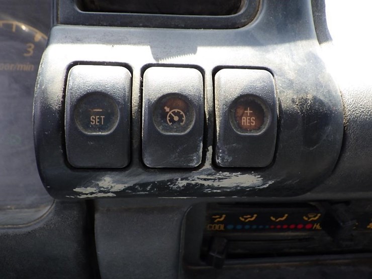 2007-isuzu-nqr-image-30