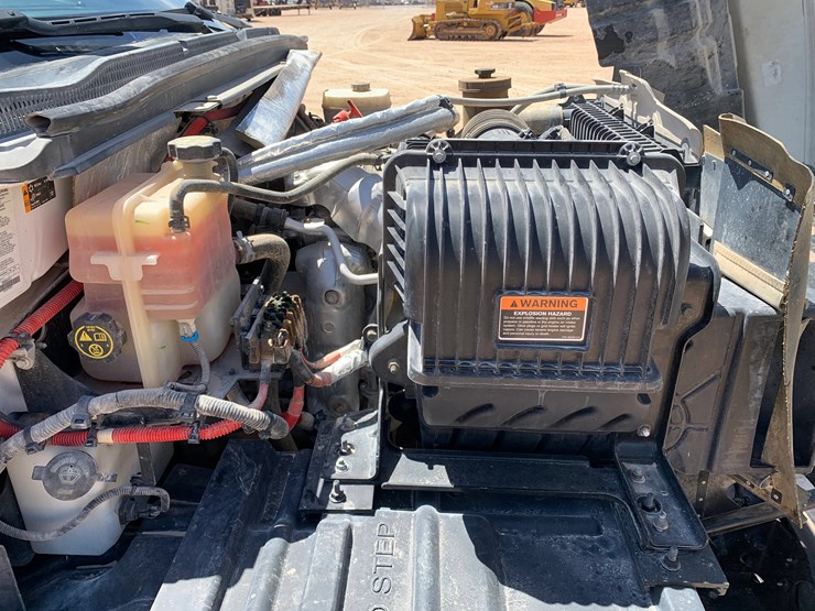 2022-chevrolet-silverado-6500hd-image-8