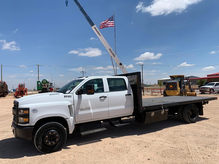 2022-chevrolet-silverado-6500hd-image-2