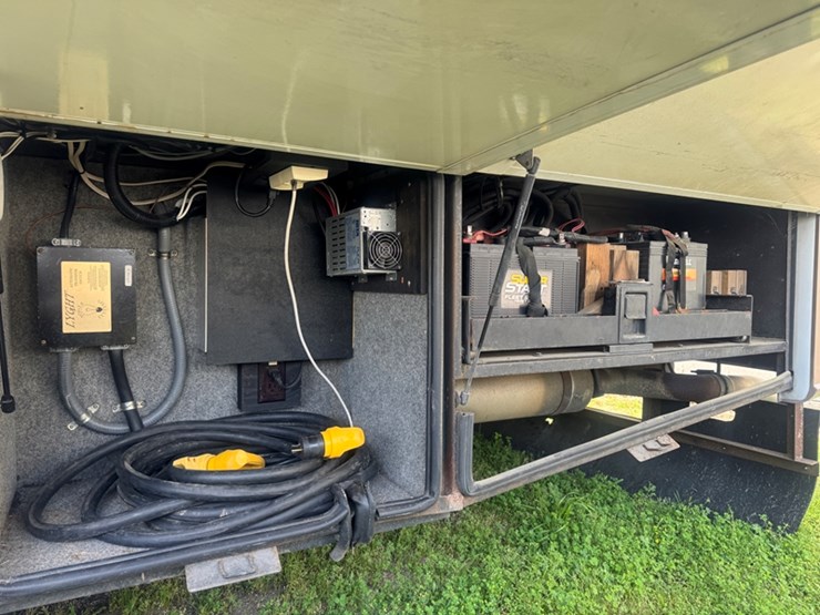 2002-freightliner-newmar-country-star-rv-5.9l-cummins-isb---auto-trans---xc-chassis-51,087-miles-image-16