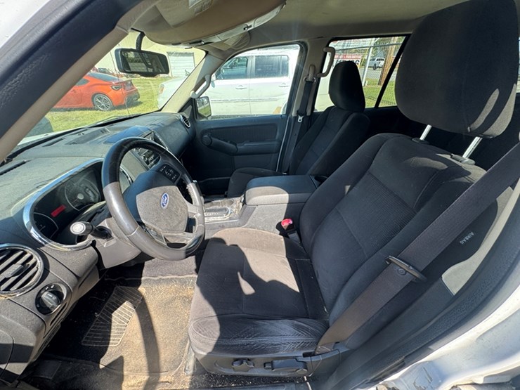 2010-ford-explorer-xlt-image-5