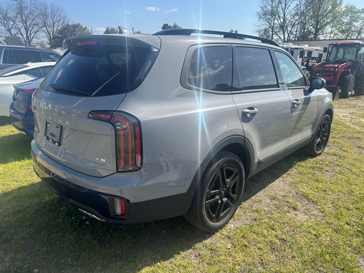 2024-kia-telluride-ex-x-line-suv,-v6-37,254-miles-showing---5xyp3dgc9rg438570-image-3