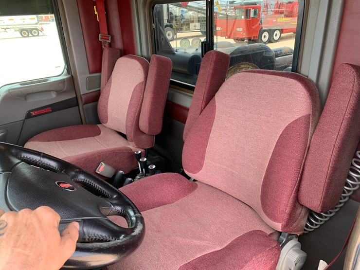 2013-kenworth-t800-image-18